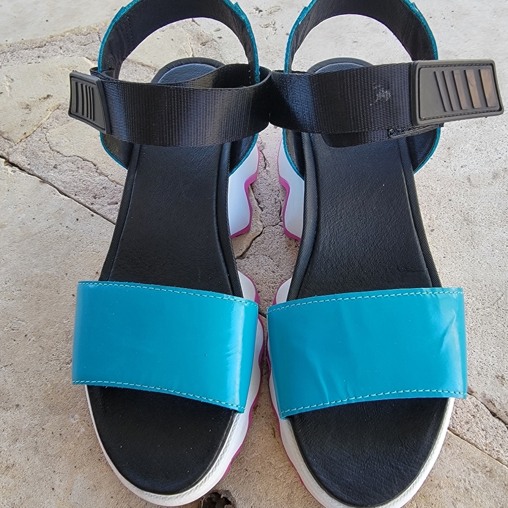 SOREL Women's Kinetic Sports Sandals Size 8 Leather Scalloped Sole Spring Aqua - Picture 3 of 10